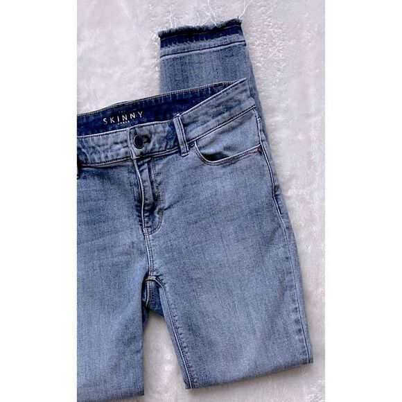 White House Black Market WHBM Released-Hem Skinny
Ankle Jeans, Size 4 - Picture 7 of 16